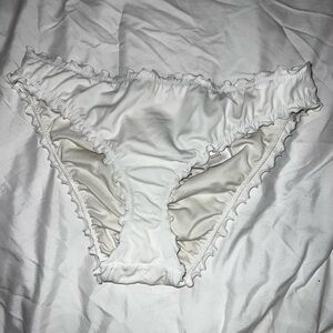 White cheeky bikini bottoms
